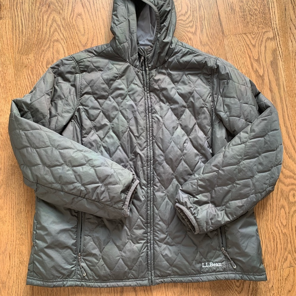 L.L. Bean Quilted Hooded reversible light Jacket in grey and light blue.